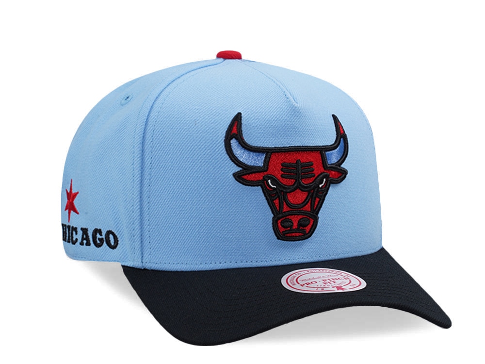 Mitchell & Ness Chicago Bulls NBA In The City Sky Blue Edition Pro Pinch Fit Snapback Gorra