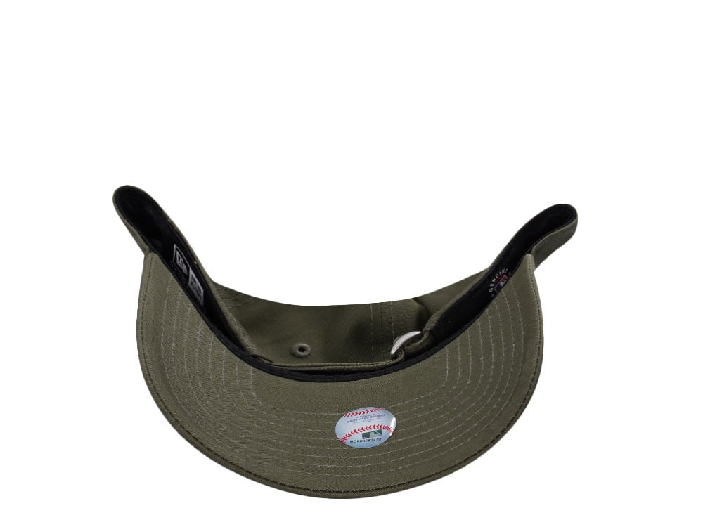 New Era New York Yankees League Essential Olive 9Forty Strapback Gorra