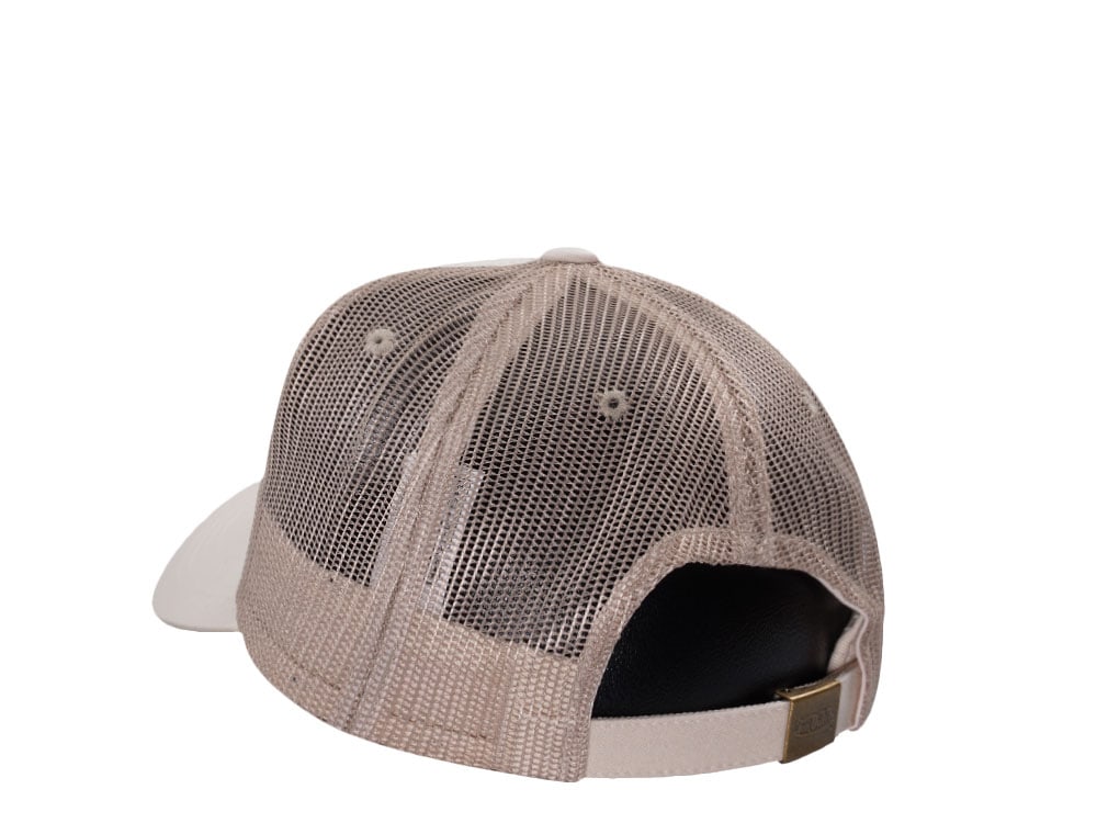 Von Dutch Oval Patch White Trucker Strapback Gorra