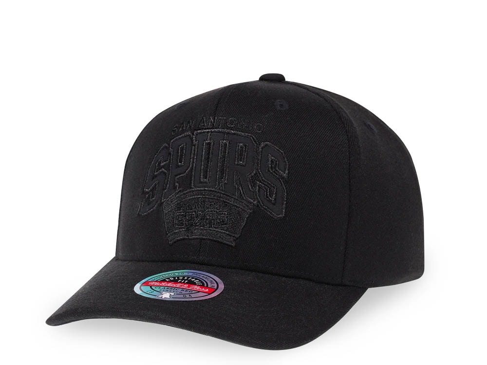 Mitchell & Ness San Antonio Spurs Black on Black Red Line Solid Flex Snapback Gorra
