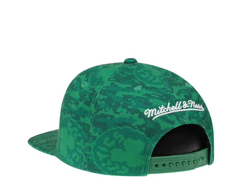 Mitchell & Ness Boston Celtics NBA Team Digi Camo Hardwood Classic Snapback Gorra