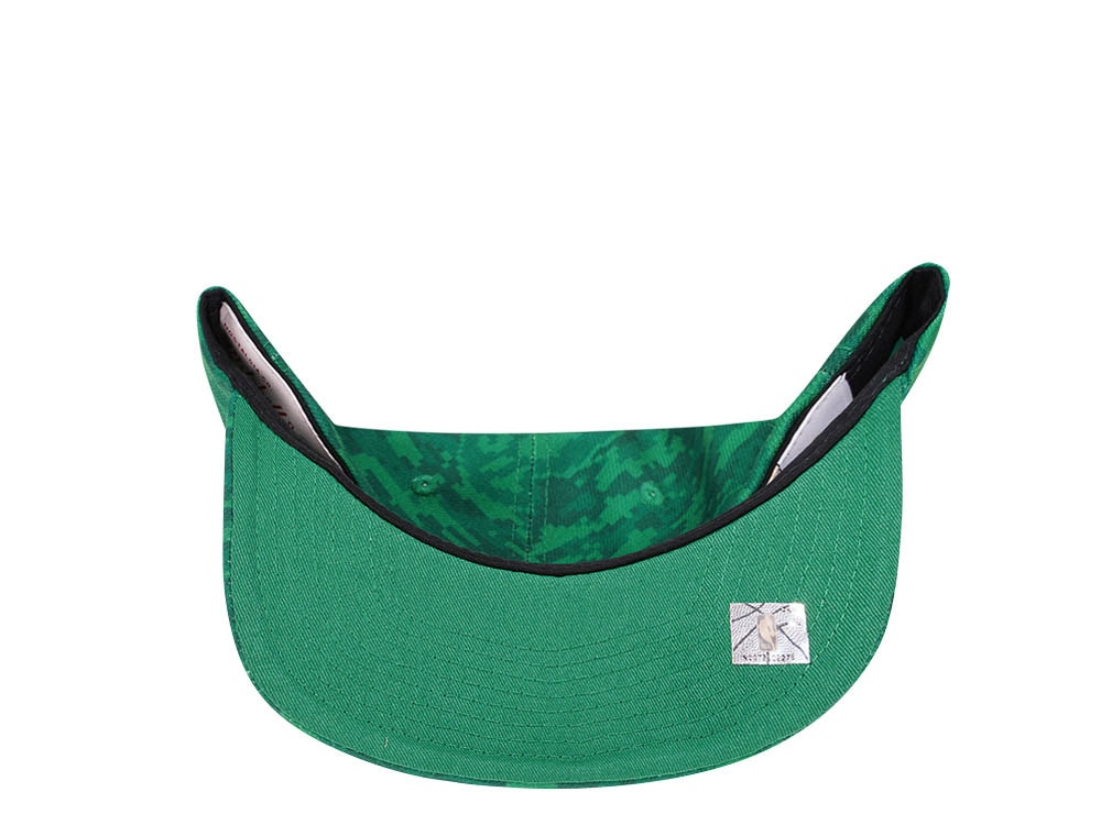 Mitchell & Ness Boston Celtics NBA Team Digi Camo Hardwood Classic Snapback Gorra