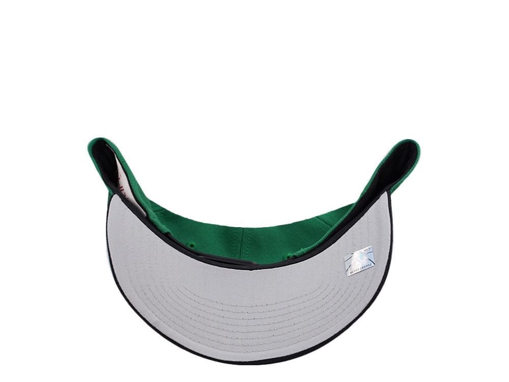Mitchell & Ness Boston Celtics NBA In The City Green Edition Pro Pinch Fit Snapback Gorra