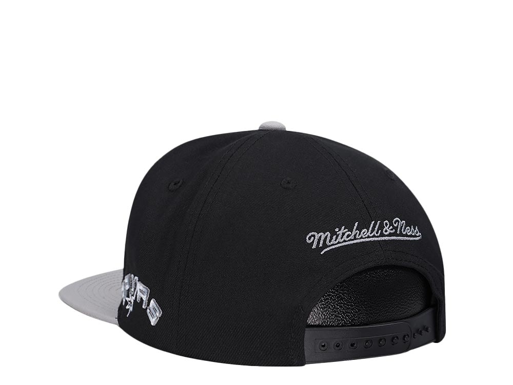 Mitchell & Ness San Antonio Spurs Logo Blur Hardwood Classic Snapback Gorra