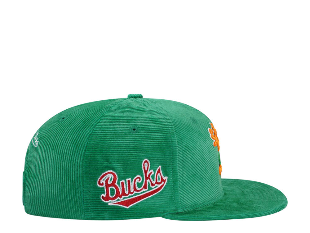 Mitchell & Ness Milwaukee Bucks Green Cord Hardwood Classic Snapback Gorra