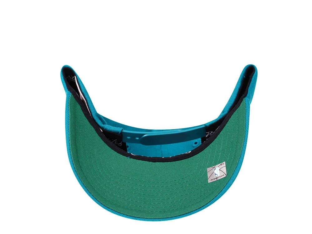 Mitchell & Ness Detroit Pistons Team Ground Red Line Solid Flex Teal Snapback Gorra