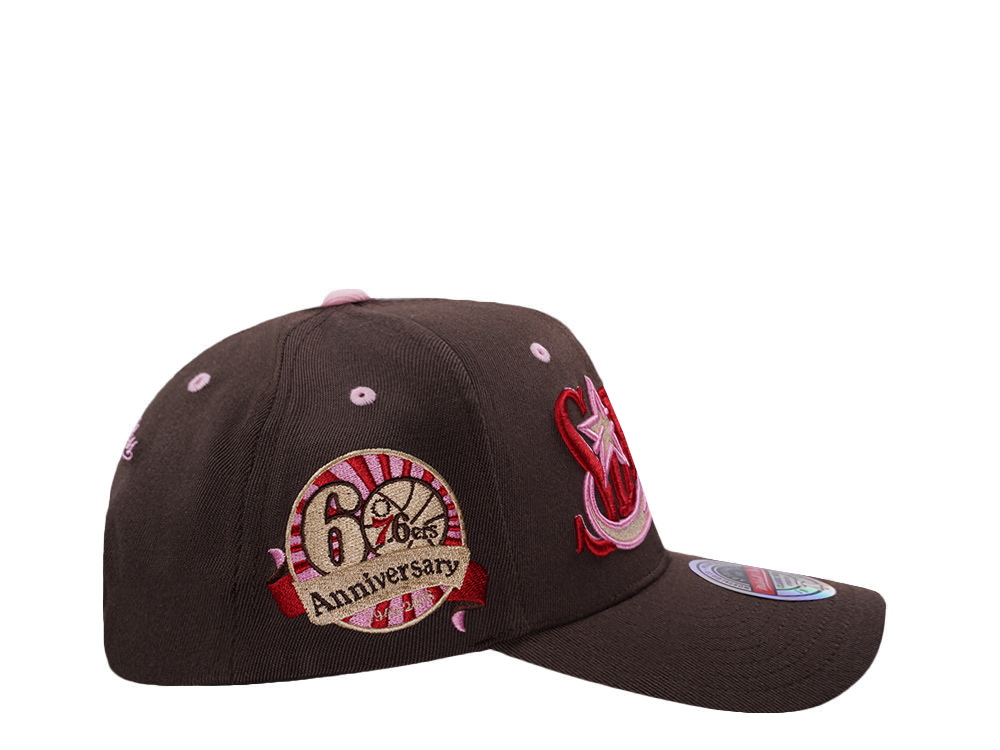Mitchell & Ness Philadelphia 76ers 60th Anniversary Hardwood Classic Brown Sugar Edition Snapback Gorra