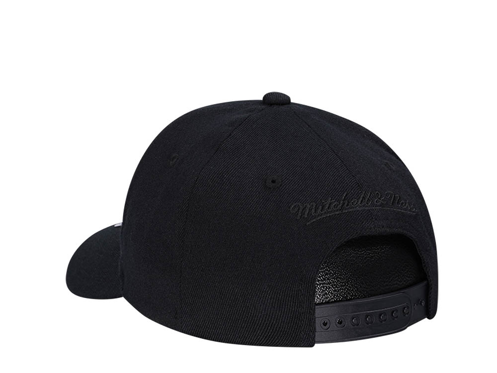 Mitchell & Ness Boston Celtics All Black Classic Red Line Flex Snapback Gorra