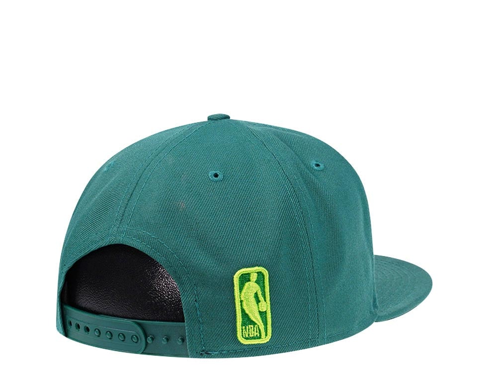 New Era Dallas Mavericks Pine Green Edition 9Fifty Snapback Gorra