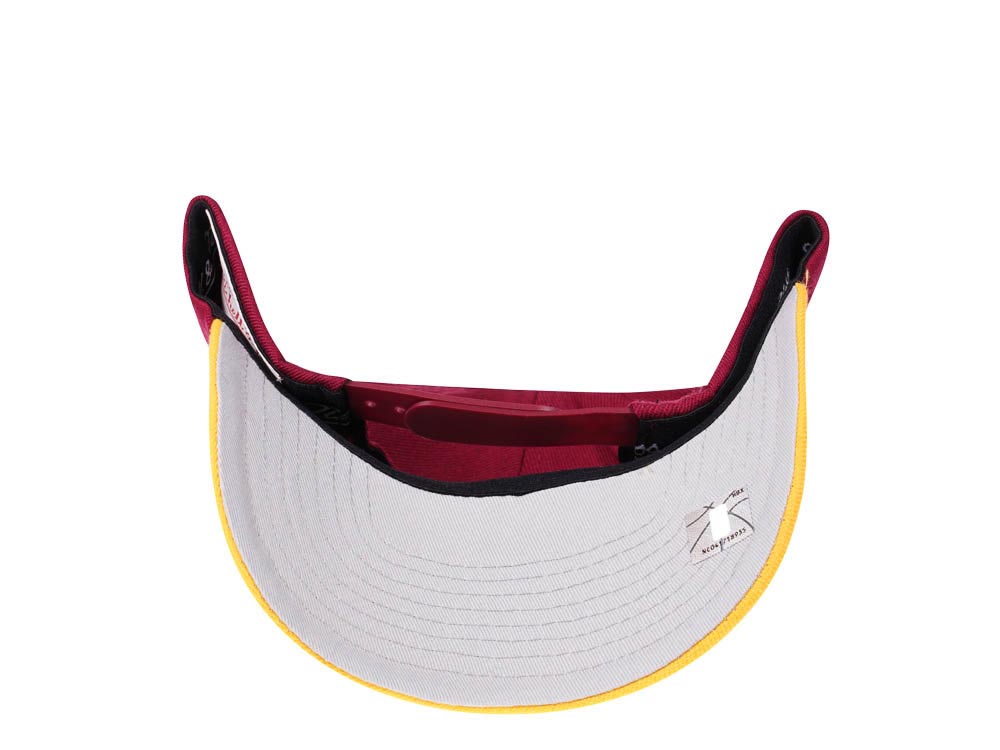 Mitchell & Ness Cleveland Cavaliers Two Tone Red Line Solid Flex Snapback Gorra