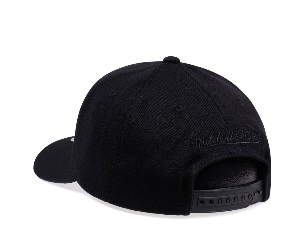 Mitchell & Ness Toronto Raptors Black Out Team Arch Red Line Flex Snapback Gorra
