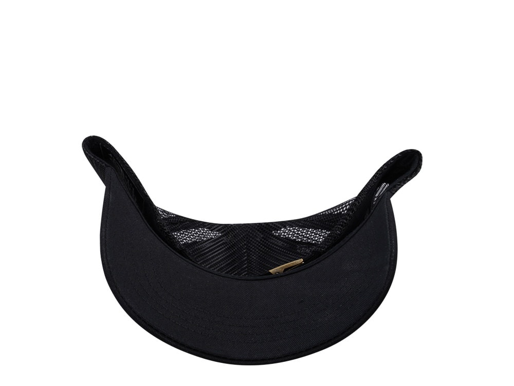 Von Dutch Oval Patch Black Edition Trucker Strapback Gorra