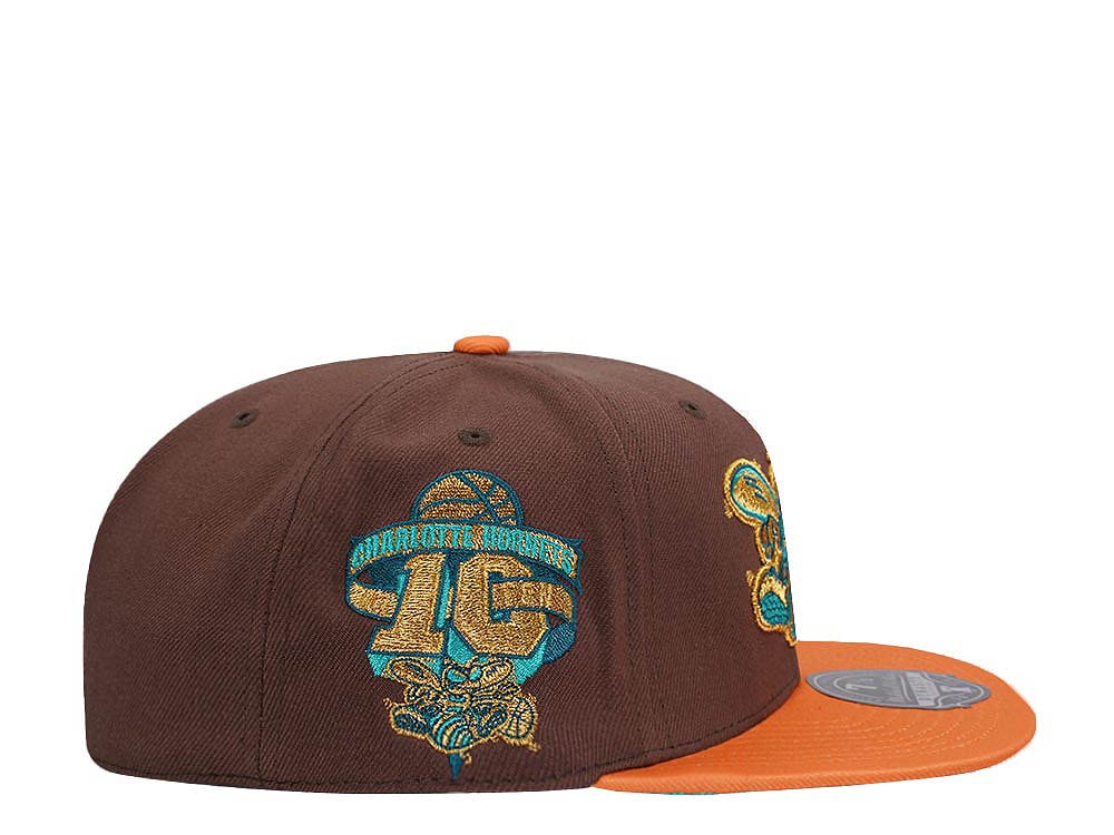 Mitchell & Ness Charlotte Hornets 10th Anniversary Copper Top Hardwood Classic Dynasty Fitted Gorra
