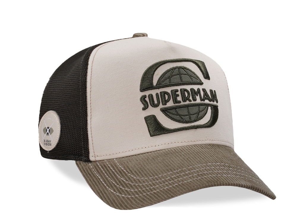 Capslab Superman World Beige Trucker Snapback Gorra