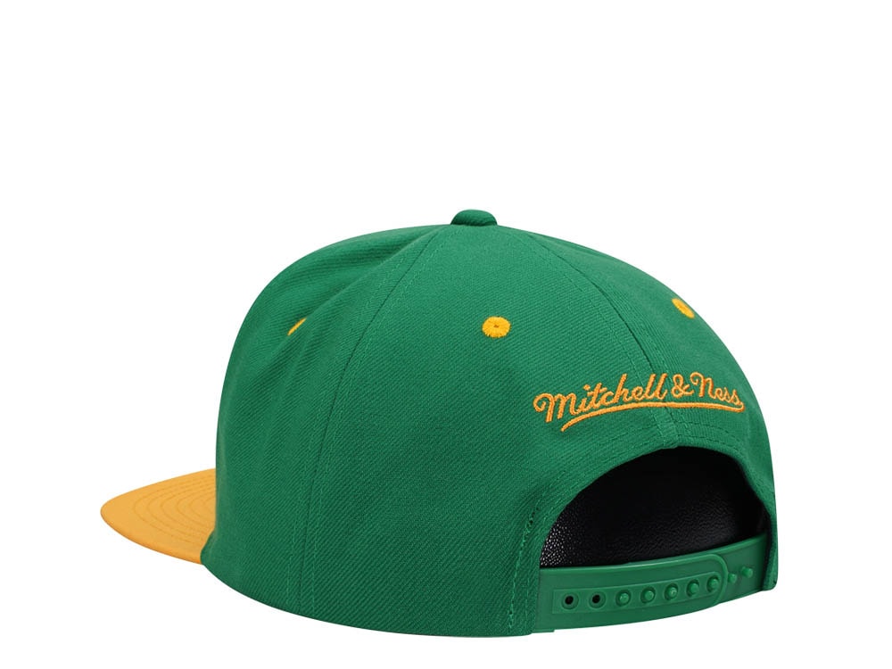 Mitchell & Ness Milwaukee Bucks Breakthrough Two Tone Snapback Gorra