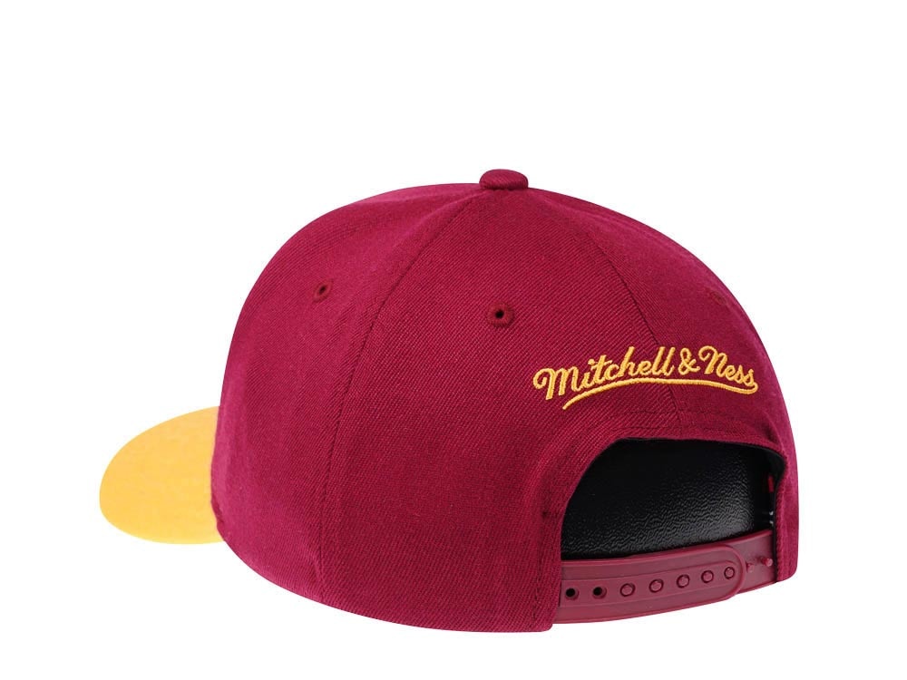Mitchell & Ness Cleveland Cavaliers Two Tone Red Line Solid Flex Snapback Gorra