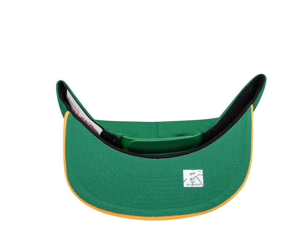 Mitchell & Ness Milwaukee Bucks Breakthrough Two Tone Snapback Gorra