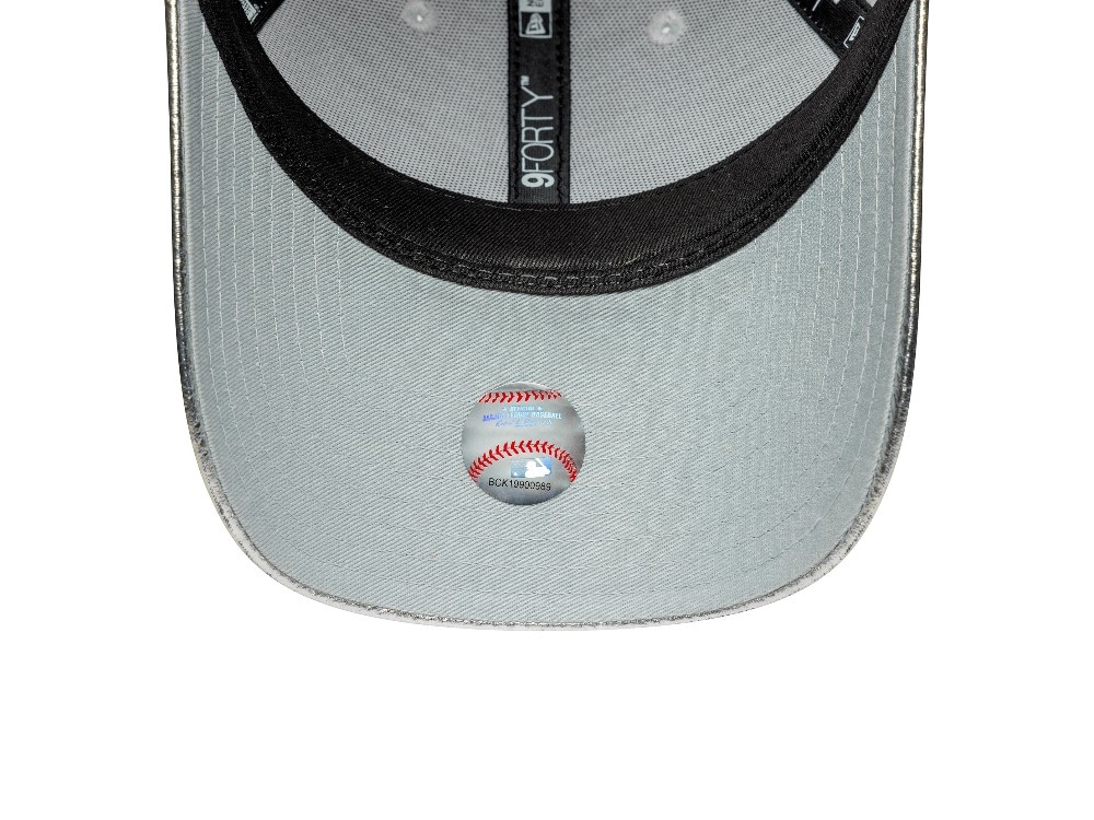 New Era New York Yankees Metallic Silver Womens 9Forty Strapback Gorra