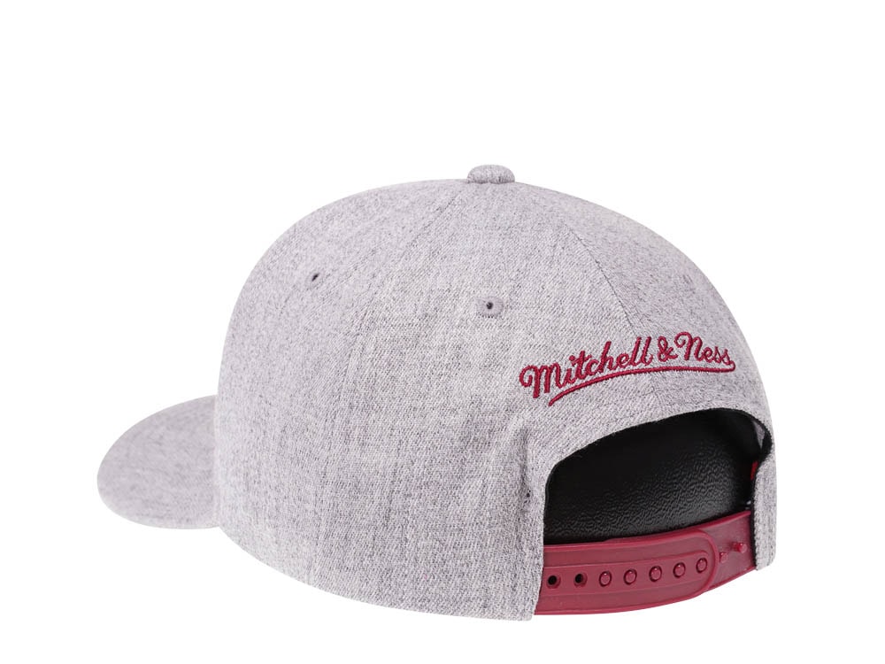 Mitchell & Ness Cleveland Cavaliers Heather Gray Red Line Solid Flex Snapback Gorra