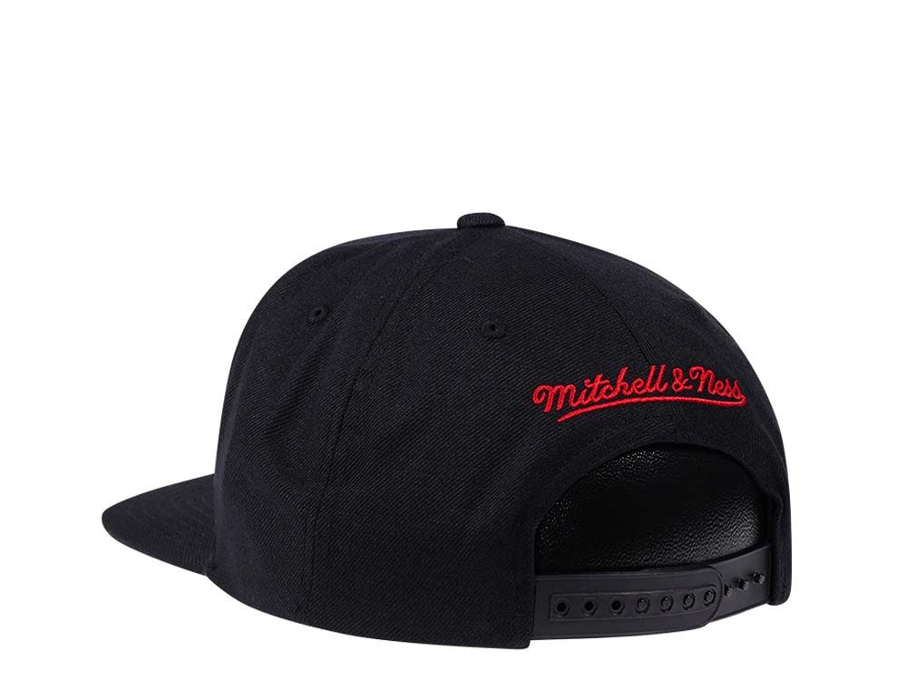 Mitchell & Ness Chicago Bulls Black Zig Zag Satin Undervisor Snapback Gorra
