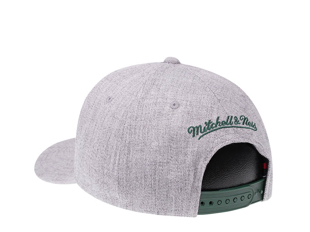 Mitchell & Ness Milwaukee Bucks Heather Gray Red Line Solid Flex Snapback Gorra