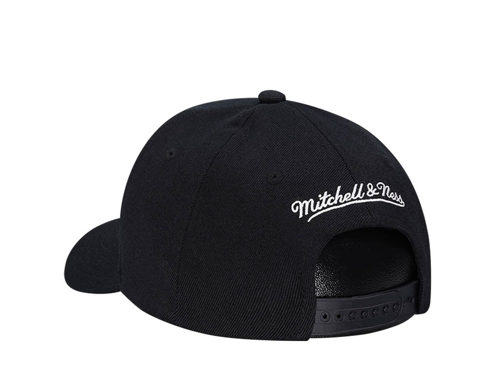 Mitchell & Ness Brooklyn Nets High Crown 6 Panel Classic Red Line Flex Snapback Gorra