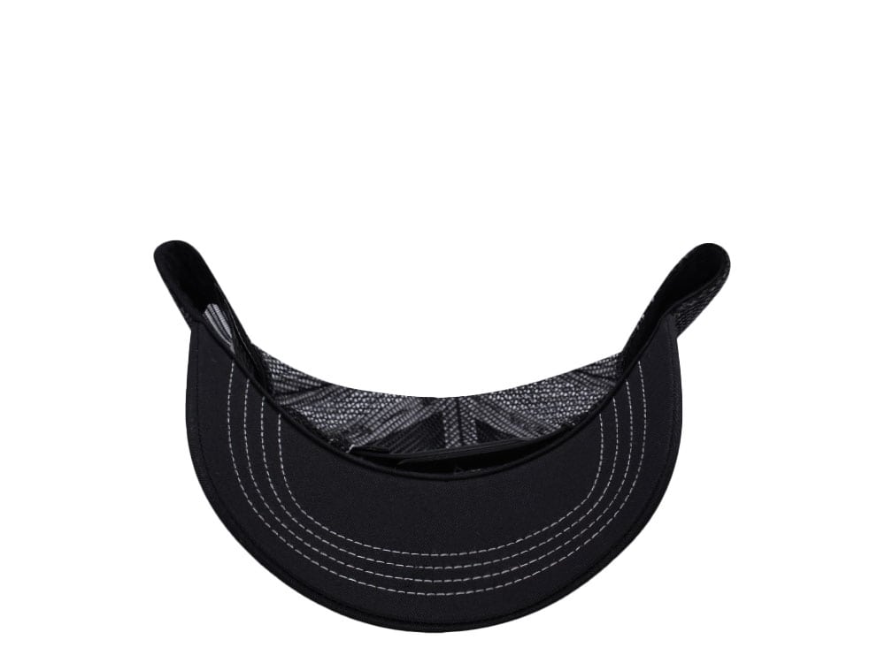 Von Dutch Oval Patch Black Trucker Snapback Gorra