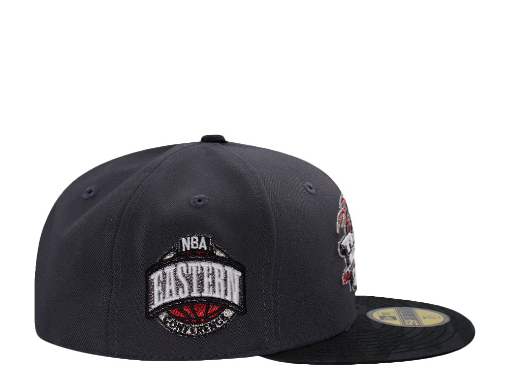 New Era Detroit Pistons NBA Eastern Conference Dark Gray Glow In The Dark Moon Edition 59Fifty Fitted Gorra