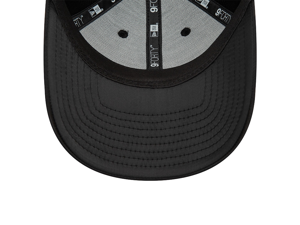 New Era New York Yankees Satin Black Womens 9Forty Strapback Gorra