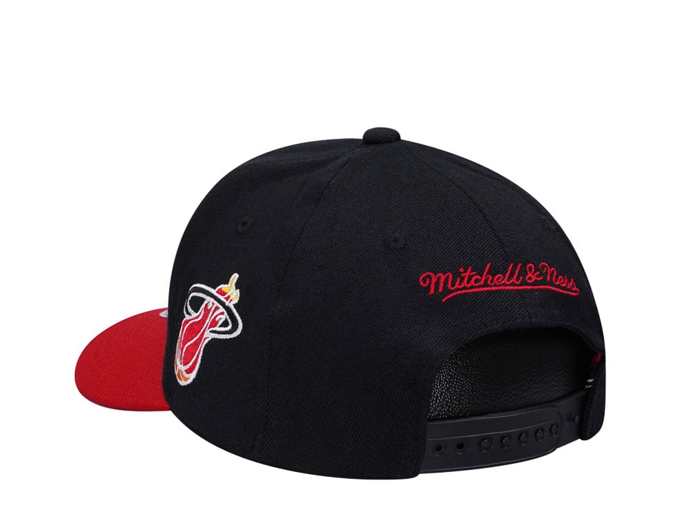 Mitchell & Ness Miami Heat Script 2.0 Black Two Tone Red Line Flex Snapback Gorra