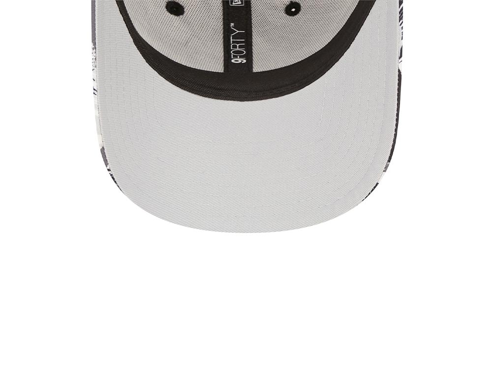 New Era New York Yankees Painted Black 9Forty Strapback Gorra