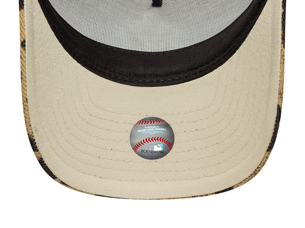 New Era New York Yankees Leopard Print M Crown 9Forty Womens A Frame Trucker Snapback Gorra