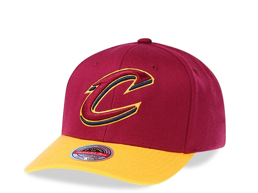 Mitchell & Ness Cleveland Cavaliers Two Tone Red Line Solid Flex Snapback Gorra