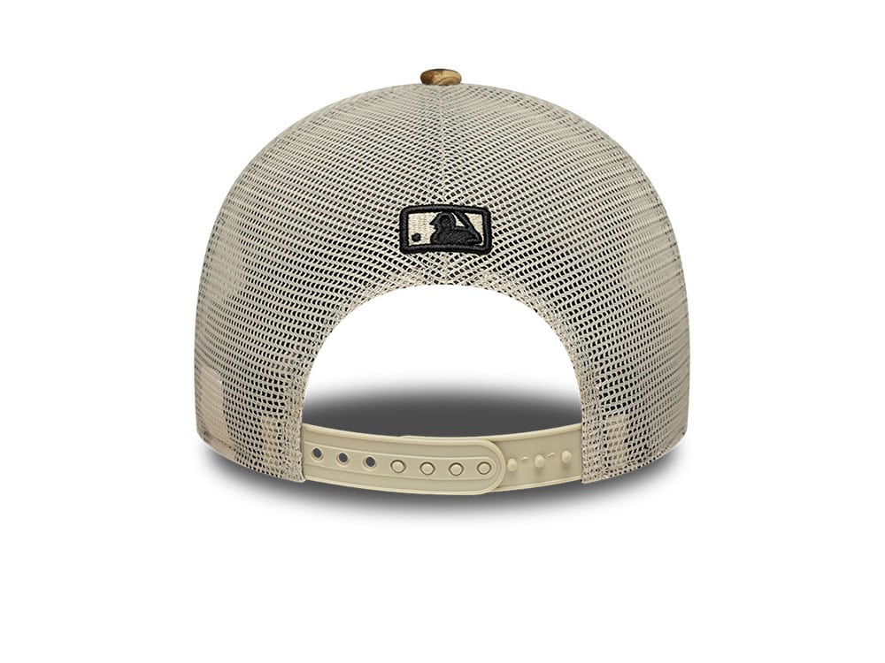 New Era New York Yankees Leopard Print M Crown 9Forty Womens A Frame Trucker Snapback Gorra