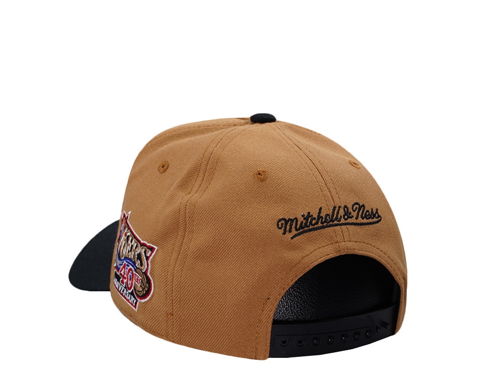 Mitchell & Ness Philadelphia 76ers NBA In The City Brown Edition Pro Pinch Fit Snapback Gorra