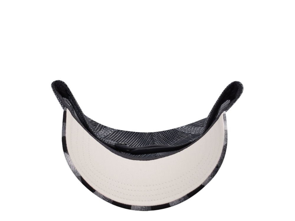 Von Dutch Square Patch Black White Trucker Snapback Gorra
