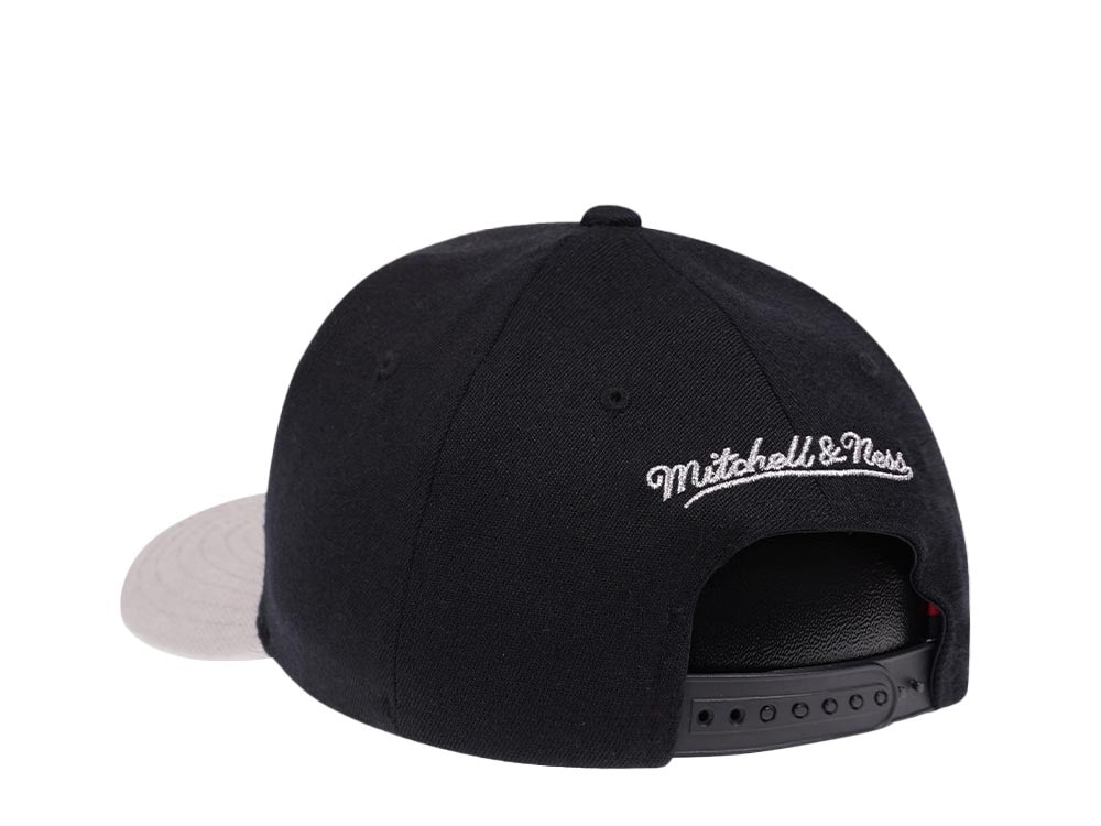 Mitchell & Ness San Antonio Spurs Team Two Tone Red Line Solid Flex Snapback Gorra