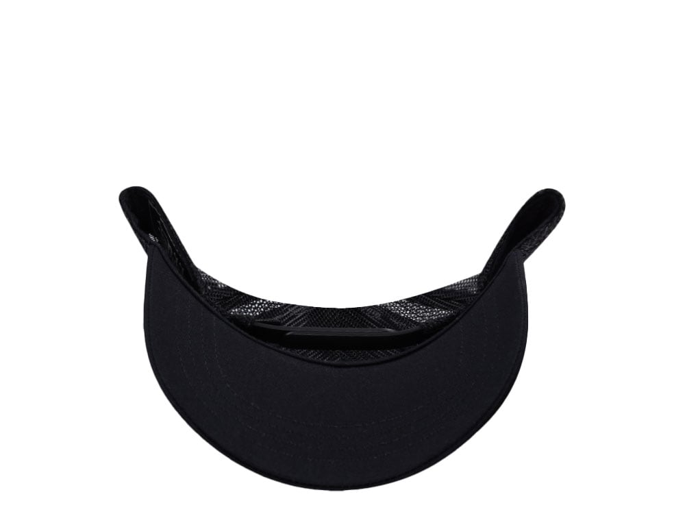 Von Dutch Oval Patch Black on Black Edition Trucker Snapback Gorra